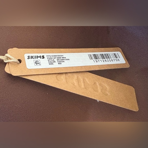 SKIMS Kim Kardashian Fits Everybody push up Demi bra 40D new with tags - Picture 4 of 4